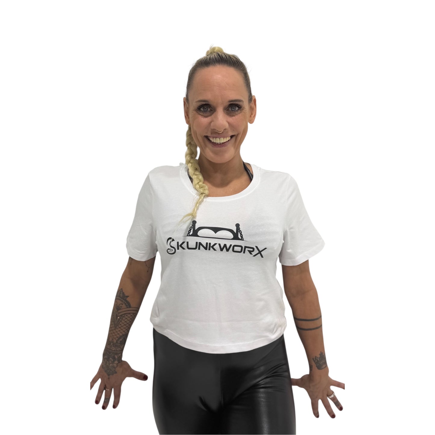 Skunkworx Cropped Tee - mit Bett Logo