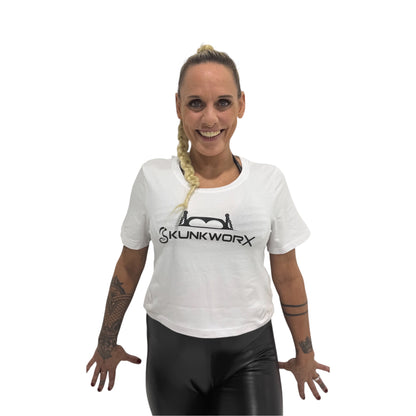 Skunkworx Cropped Tee - mit Bett Logo