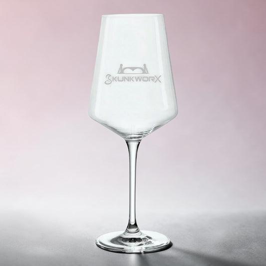 Skunkworx Weinglas mit - Bett Logo